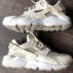 Oatmeal and white Huraches